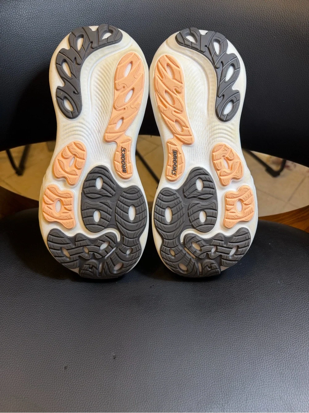 women's Brooks Adrenaline GTS 25 Size 8.5 1204431B032